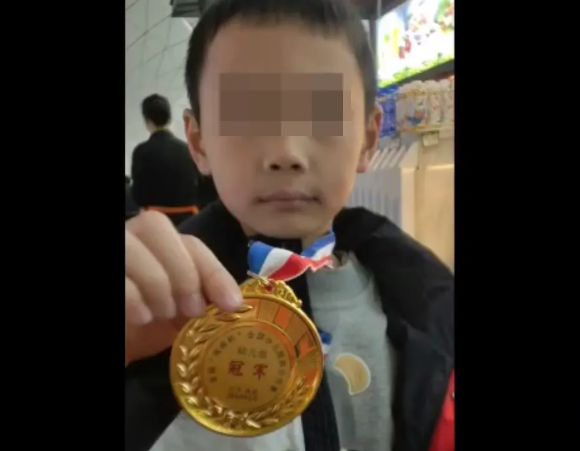九游app：代轻生的9岁围棋少年向这个世界说几句“遗言”
