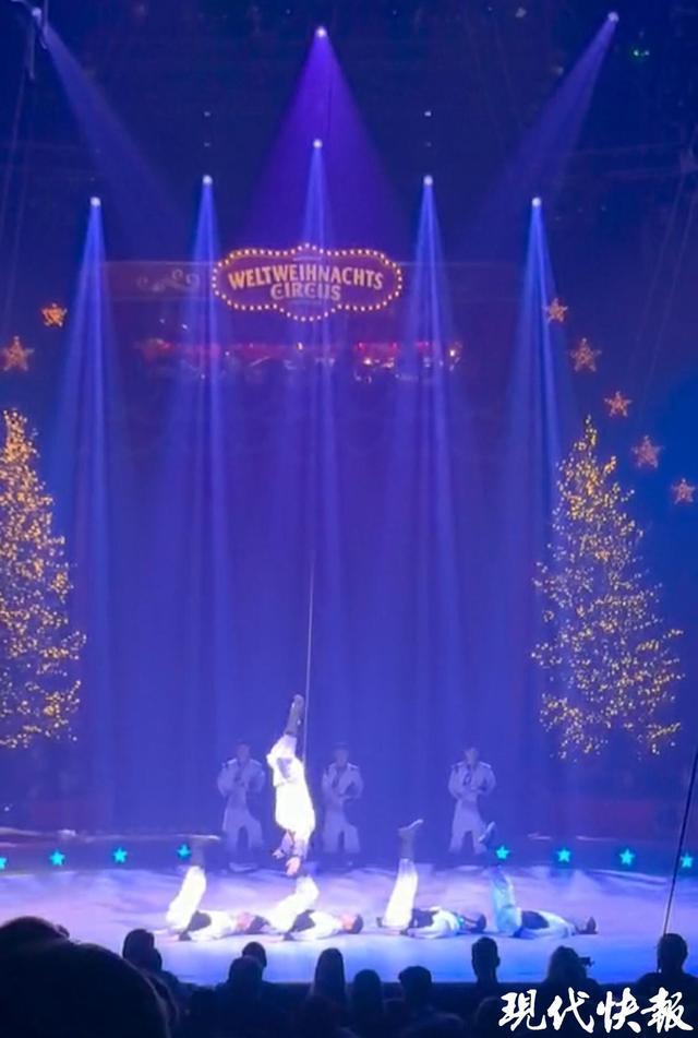 展现东方美学！盐城射阳杂技《扇舞丹青•头顶技巧》亮相德国