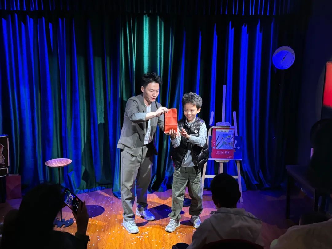 九游app：本周演出丨亲子奇幻近景魔术秀《童心魔法》带娃+放松两不误～
