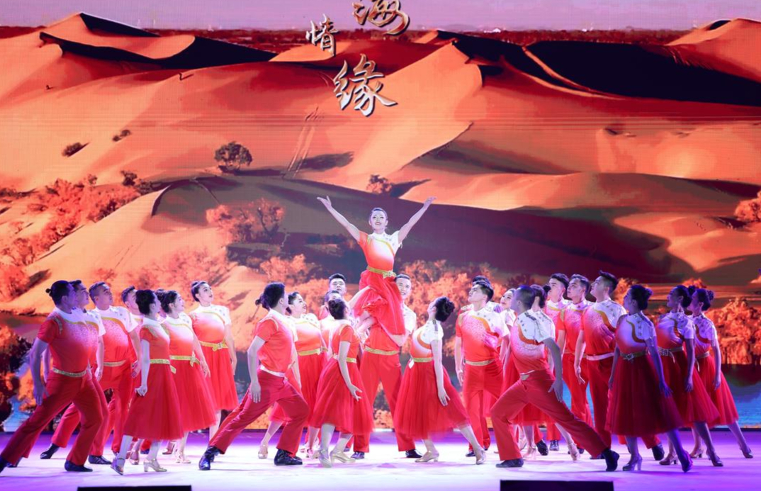 九游app：鲁疆万里情！山东援疆“文化大巴扎”文艺惠民演出在喀什举行