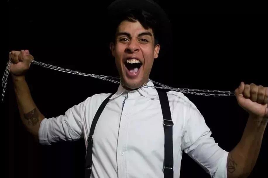 新闻周刊|栈桥喂鸥人:你知道吗海鸥是很多人的