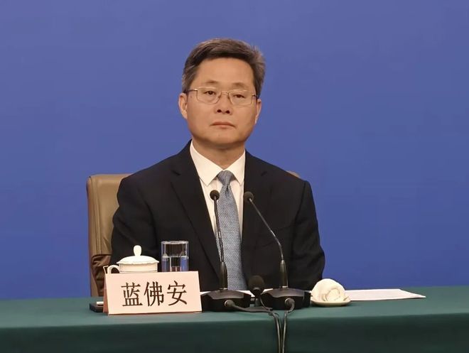 九游app:财政部部长蓝佛安:我们将当好“铁公鸡”打好“铁算盘”“一分钱掰成两半